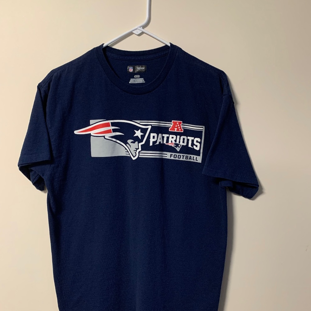NFL Official Football New England Patriots Tee Shirt Size Large